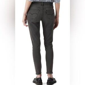 Levi’s Skinny 711 30” Inseam Mid Rise Dark Grey Wash Womens Size 28 Flawless